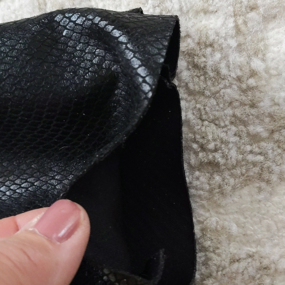 NEW Tahari Faux Leather Snakeskin Skinny Pants Small Black - Picture 16 of 16
